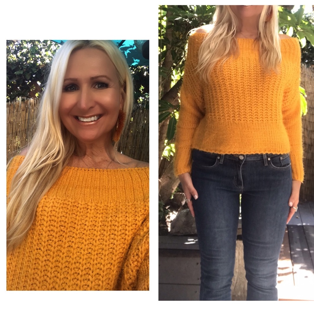 ☕️ Beautiful Off the Shoulder Sweater🌟